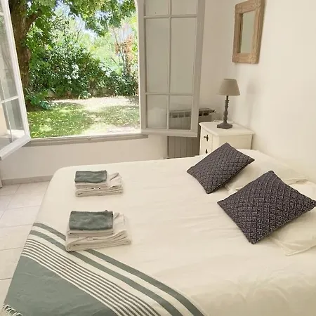 Maison Du Bonheur St Laurent Du Var Hébergement de vacances *