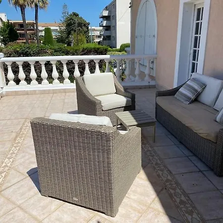 Maison Du Bonheur St Laurent Du Var Hébergement de vacances Saint-Laurent-du-Var